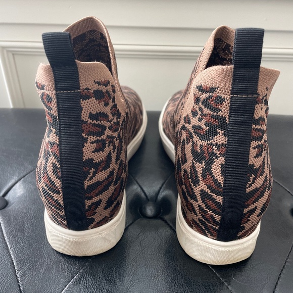 Leopard Knit Sneakers - Picture 2 of 4